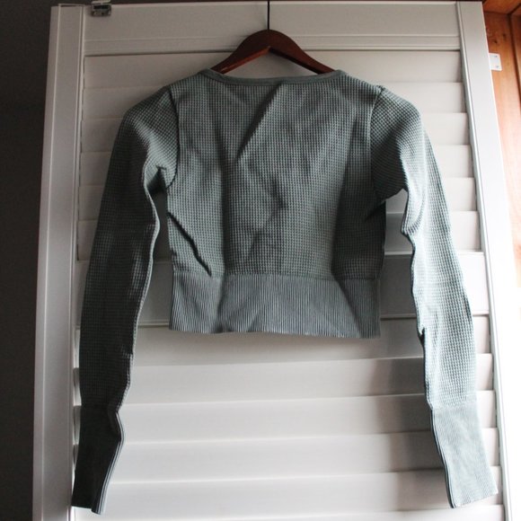 OFFLINE Main Squeeze Seamless Waffle Cropped Henley T-Shirt - Picture 4 of 6